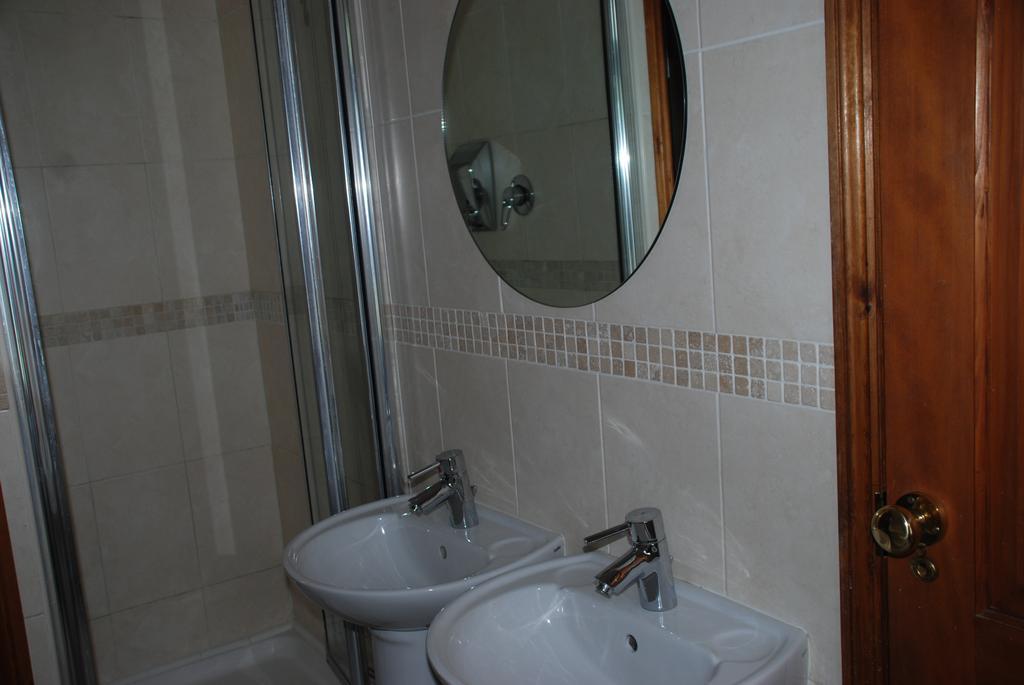 Greenhollow Hotel Gravesend Room photo