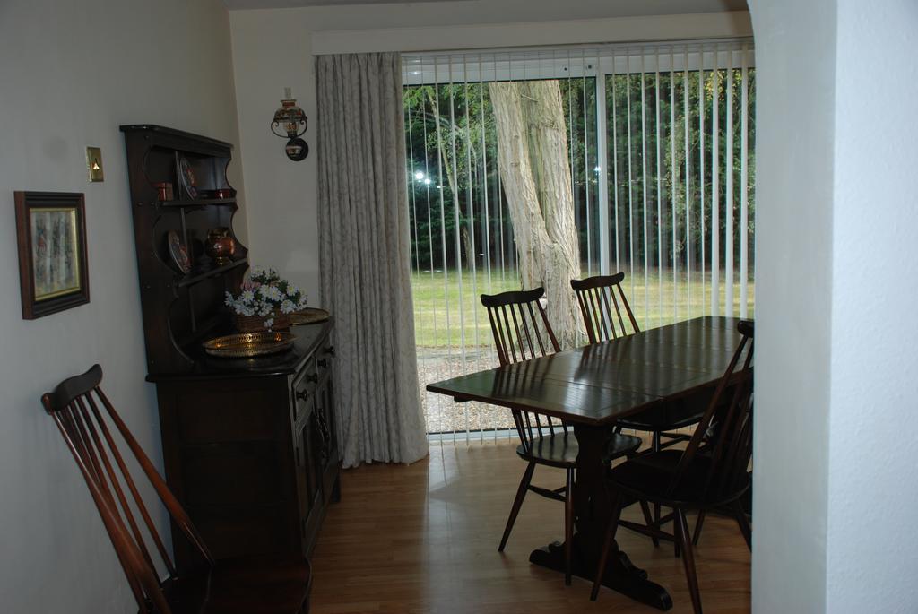 Greenhollow Hotel Gravesend Room photo