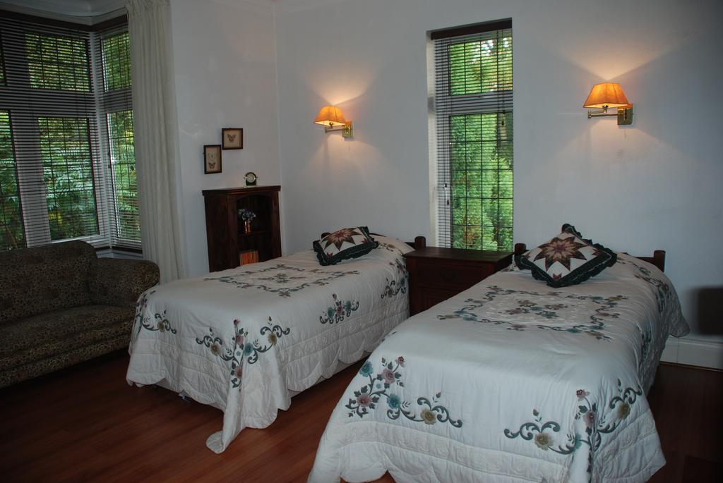Greenhollow Hotel Gravesend Room photo