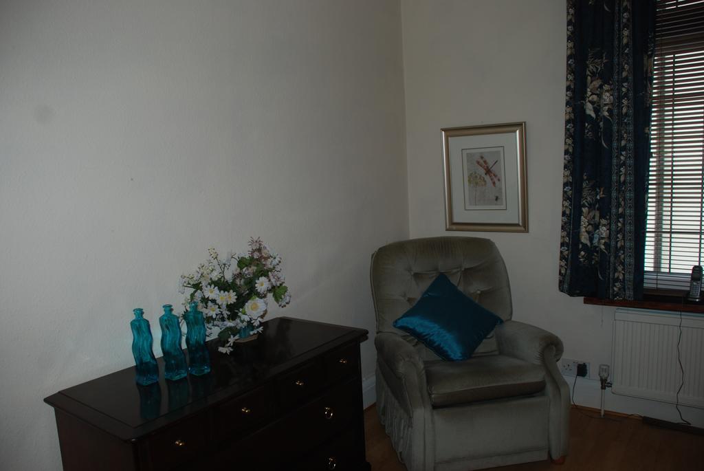 Greenhollow Hotel Gravesend Room photo